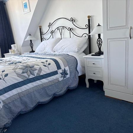 Bonjour Guest House Braye Exterior photo